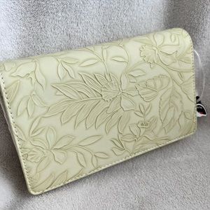 NWOT Save the Girls Touchscreen Crossbody Wallet Vista Vail